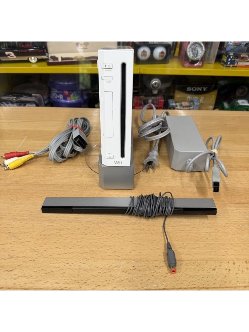 Nintendo Wii Video Gaming Console System RVL-001 White With Cables No Remote